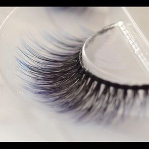 Exclusive Luxury Lashes - Blue Tone